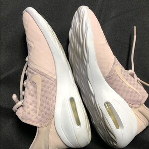 Nike Women's Soft Pink Mesh Sneakers
